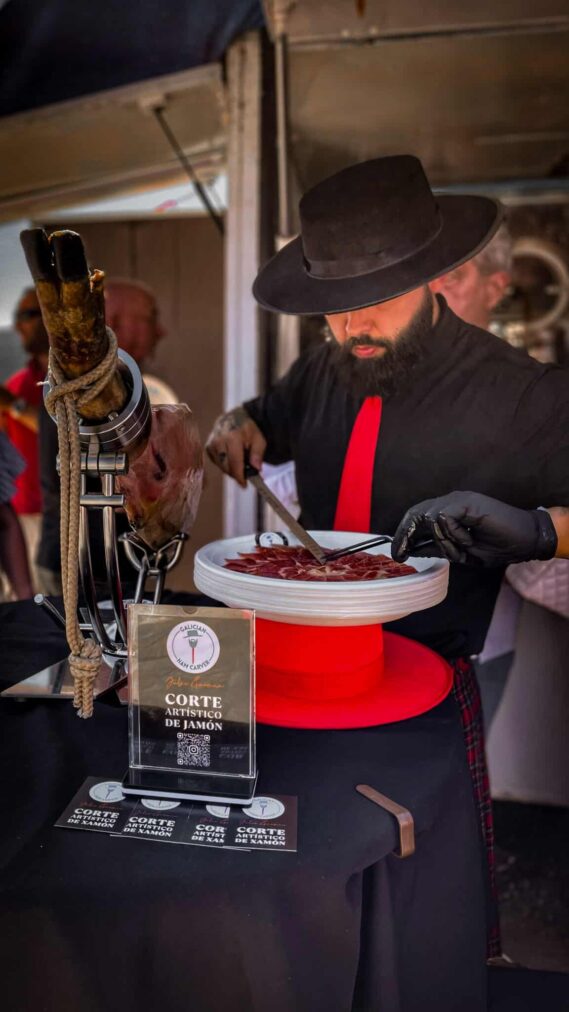 Fiestas de Avión con corte artístico de jamón en Ourense