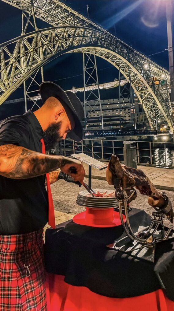 Galician Ham Carver - Jamón artístico para eventos internacionales Showcooking internacional de jamón artístico en vivo