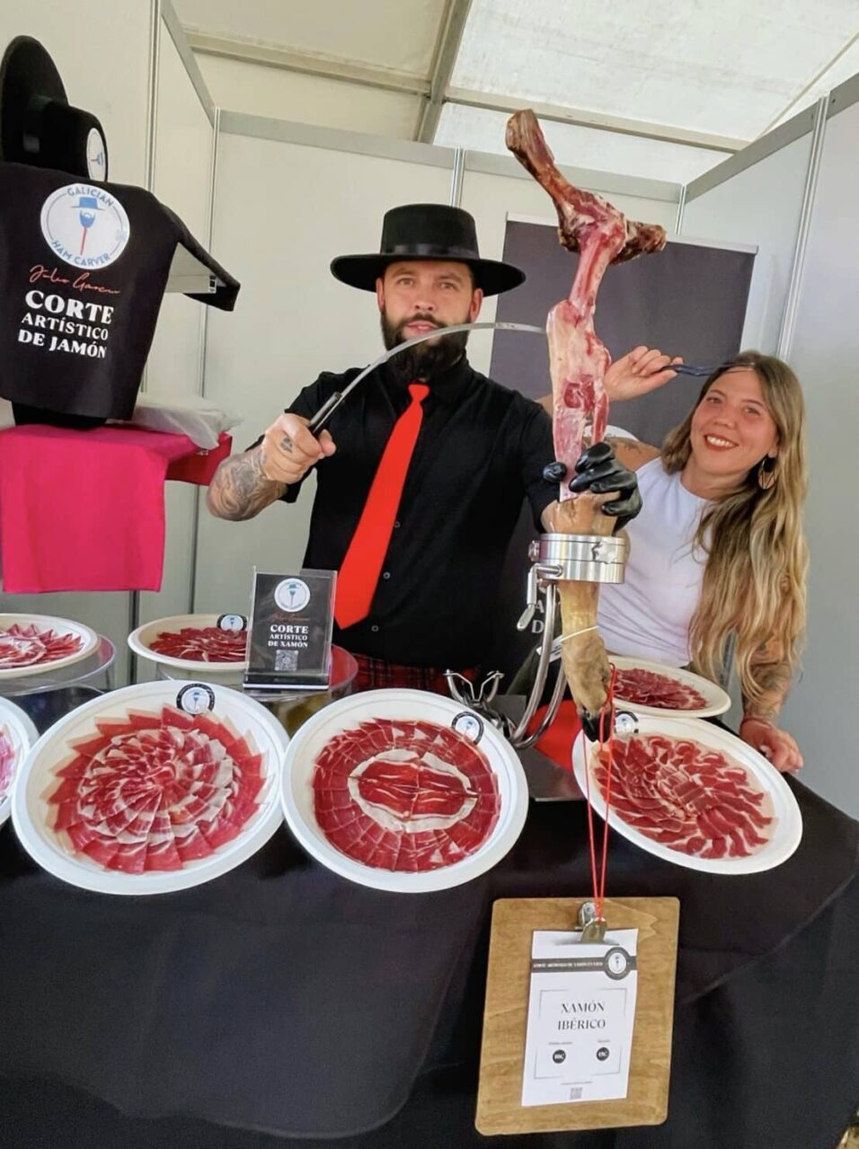 Corte artístico de jamón en la Fiesta del Pan de Cea, Ourense