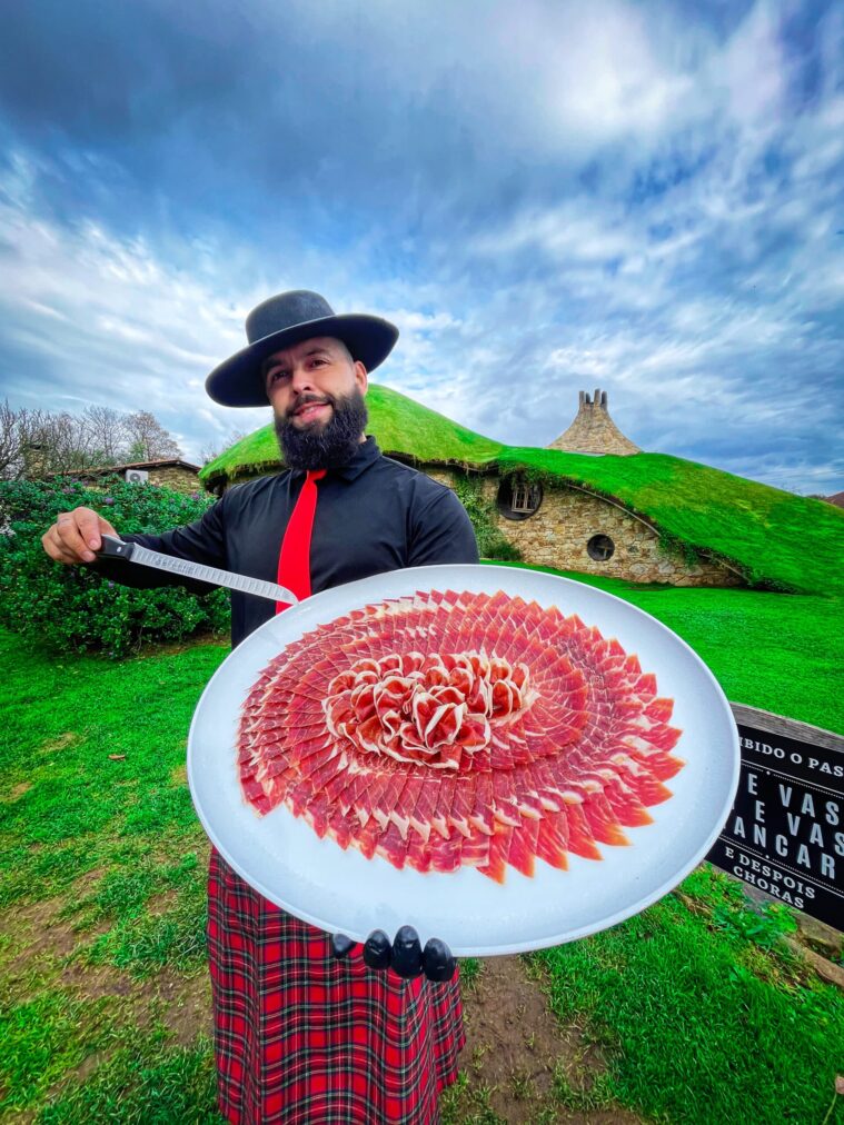 Galician Ham Carver en Galicia, elegancia entre cuchillos