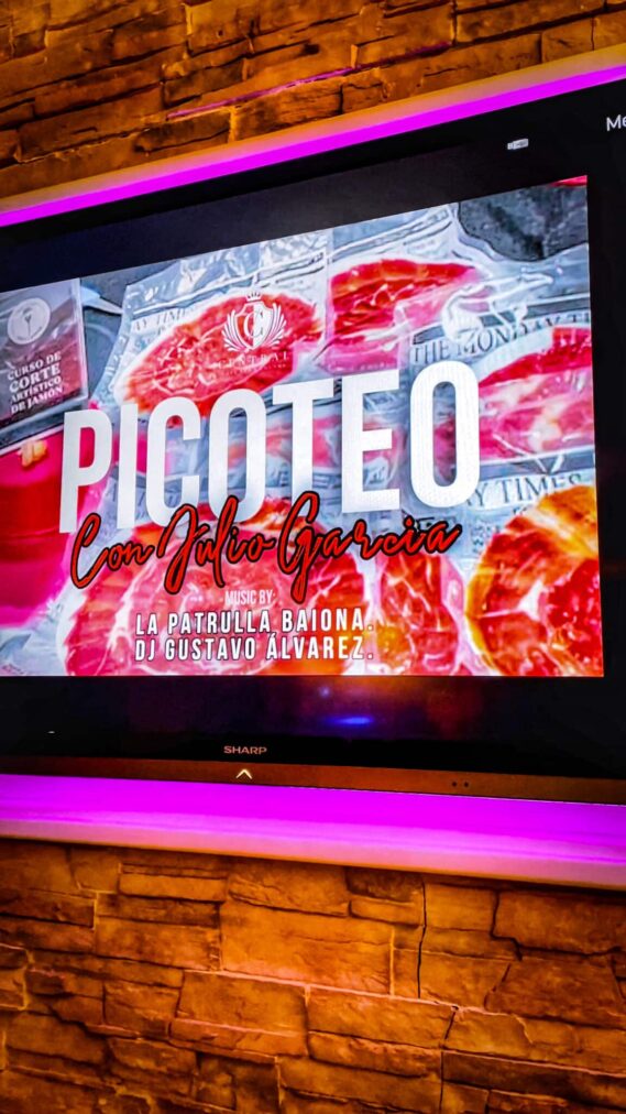 Corte artístico en Central Tui durante la jornada de picoteo