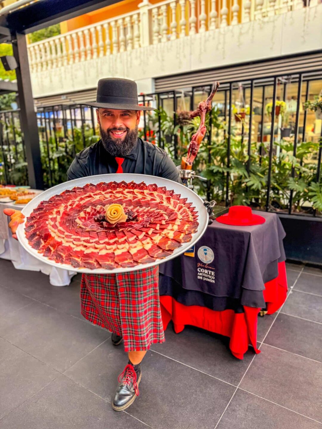 Corte artístico de jamón en Habanos Day Canarias – The Duke Shop