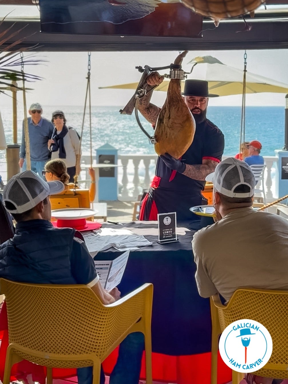 Curso de corte artístico de jamón en Roca Negra, Playa Paraíso, Tenerife Sur – Gira 'El mejor cortador es el que más se divierte'