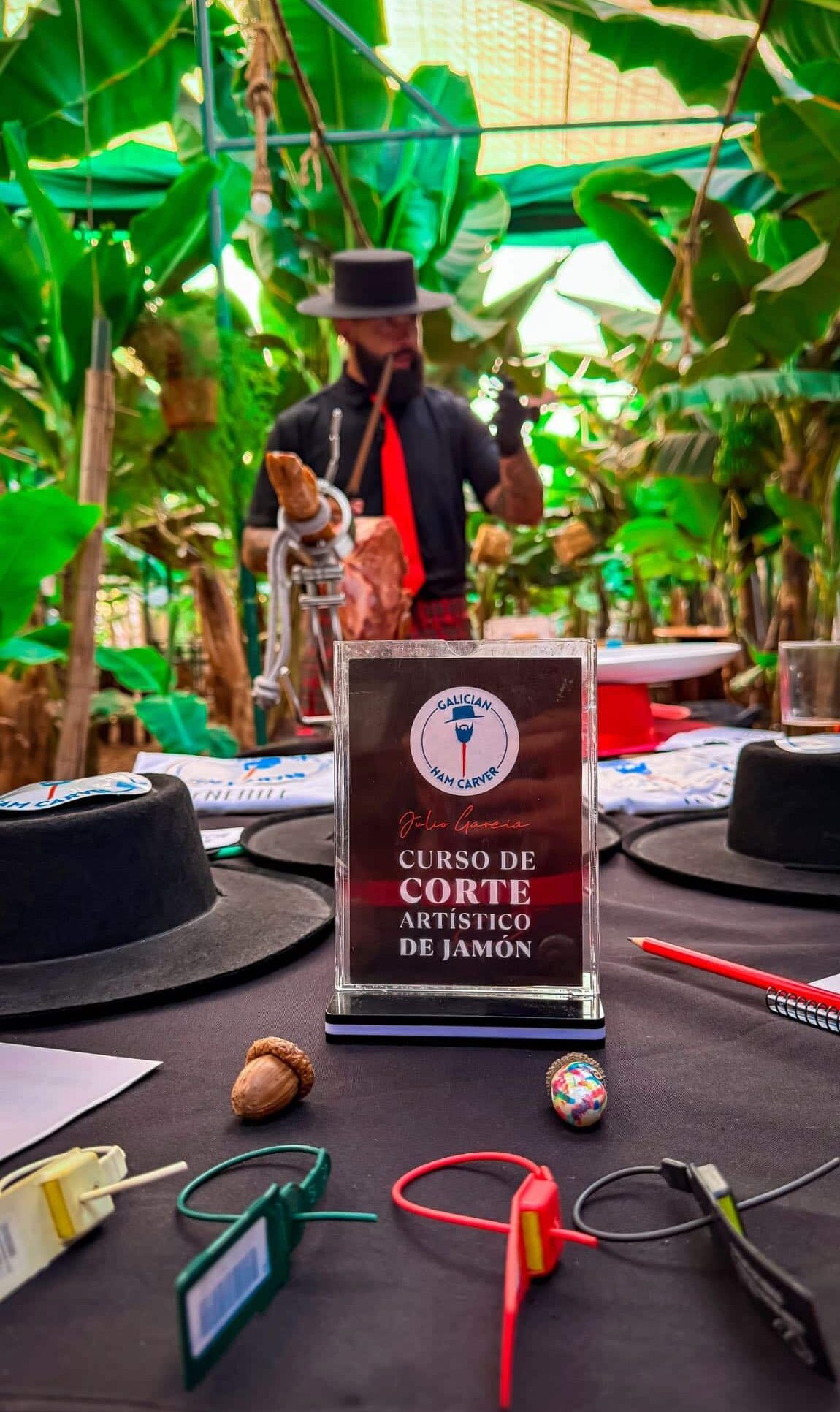 Curso de corte artístico de jamón en Tenerife – Gira 'El mejor cortador de jamón en Tenerife es el que más se divierte'