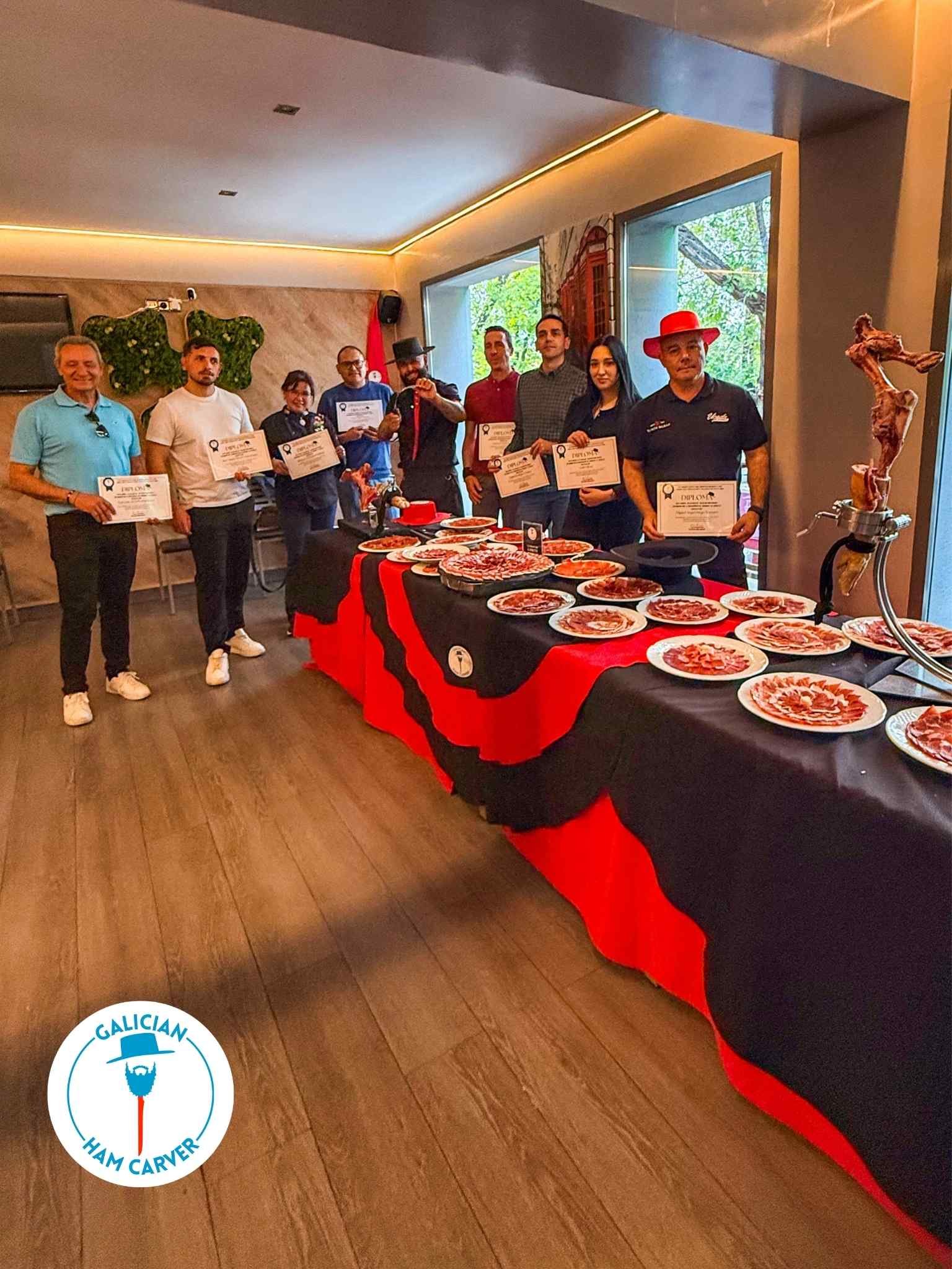 Curso de corte artístico de jamón en Francia con Julio García Galician Ham Carver