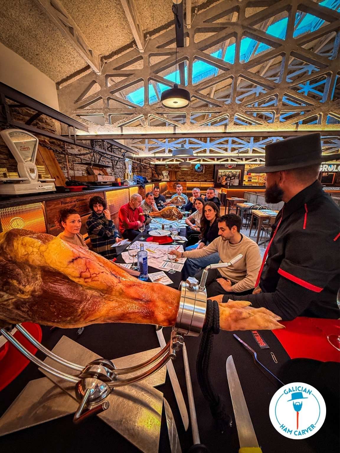 Curso de corte artístico de jamón en Sevilla con Julio García Galician Ham Carver